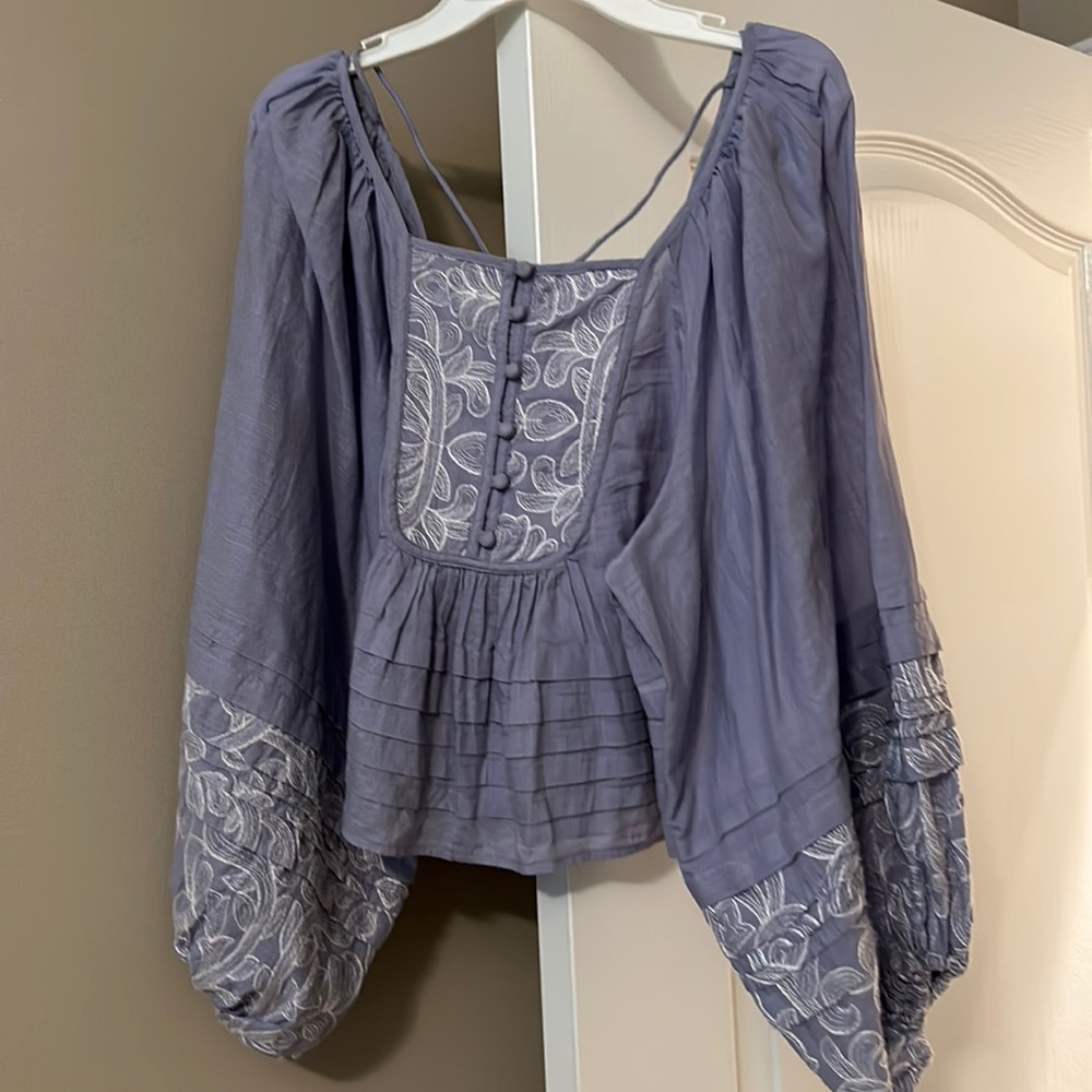 Anthropology cropped flounce sleeve lavender top